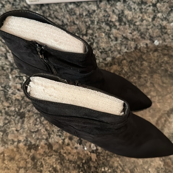 XOXO black booties NIB 10 - Picture 11 of 11